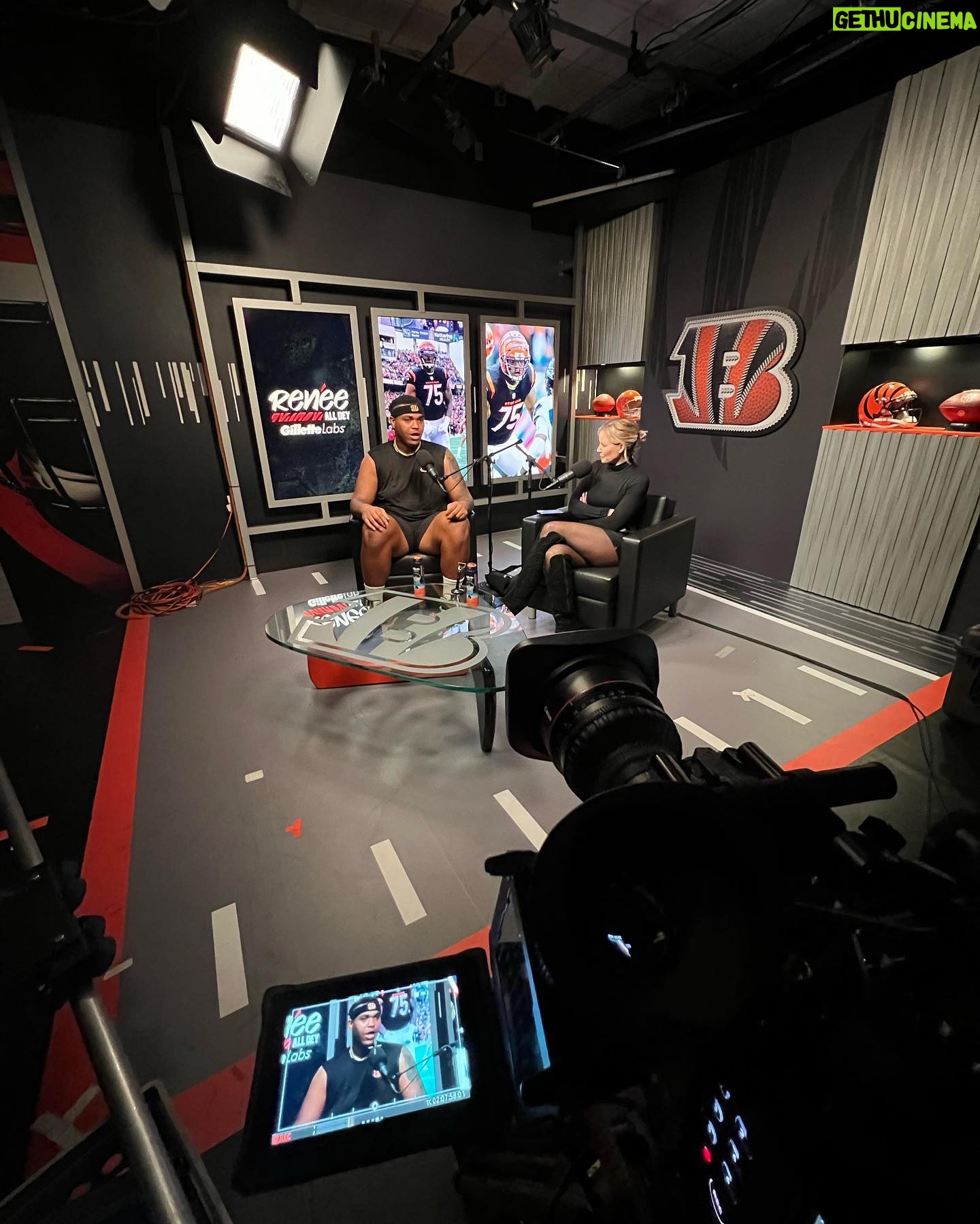 Renee Paquette Instagram - I’m an @zeus__57 guy. This dude is the best! I had so much fun hanging with him and picking his brain on how he preps, life on and off the field, being a generational offensive tackle, and of course some advice for @taylorswift 😜 check the interview today, anywhere you get podcasts #ReneeAllDey