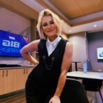 Renee Paquette Instagram – Business attire only. 💌 🖊️