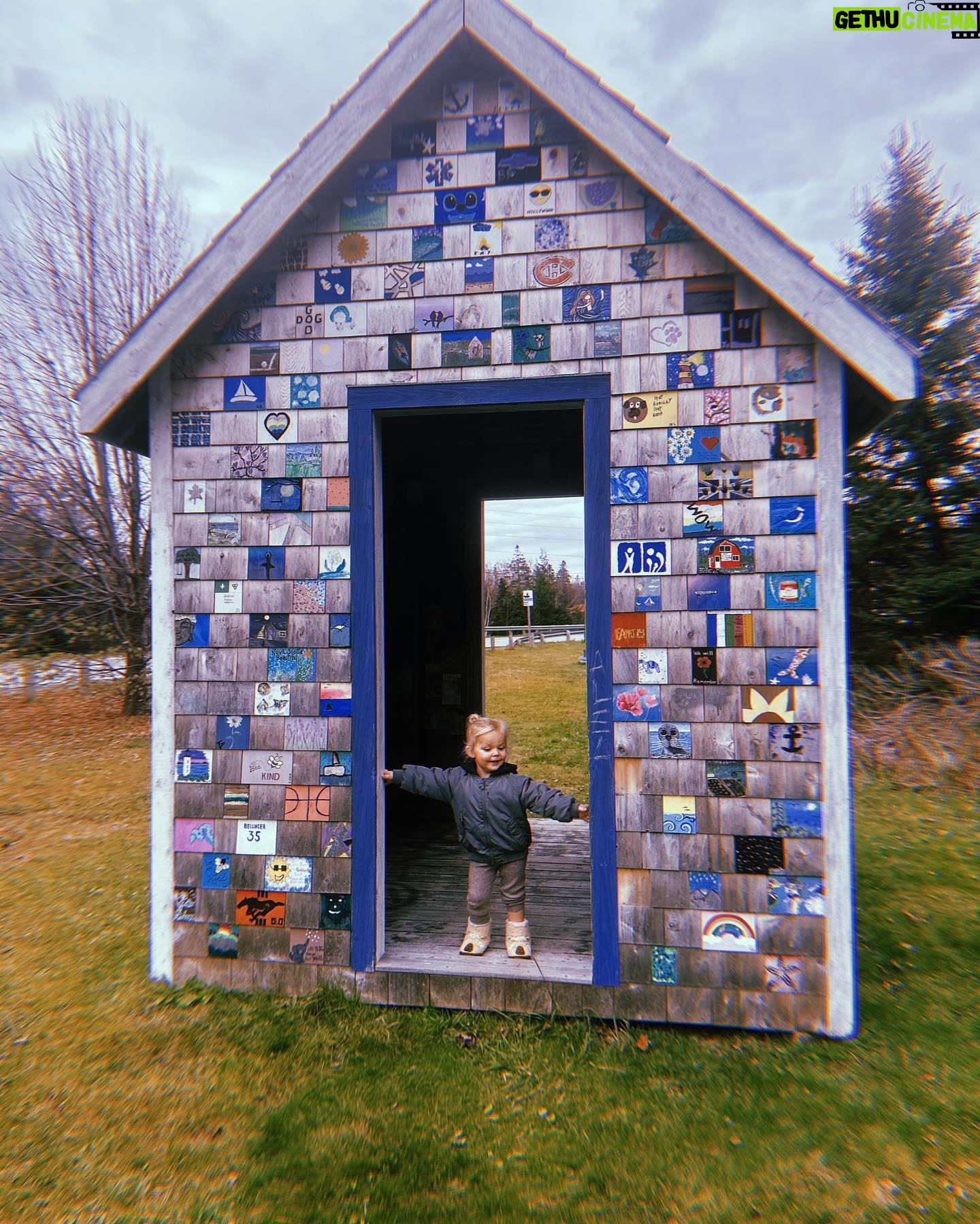 Renee Paquette Instagram - Canada, you filled my cup! I haven’t taken a legit vacation since our honeymoon like 7 years ago. So taking Nora to Nova Scotia (with a pit stop in Toronto) was such a dream. Collecting seashells, hanging with family, shoddy cell service, and a poutine. ♥️🇨🇦🦞