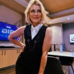 Renee Paquette Instagram - Business attire only. 💌 🖊️