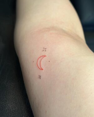Revathi Pillai Instagram - got matching tattoos with the best friend on leap day!🪐🌙✨

@sanch.ink you’re so good. Loved our tattoos.
