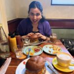 Revathi Pillai Instagram - recently..🌊🎬🍔🌴🌞✈️