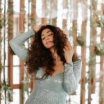 Reyhna Malhotra Instagram – Magic💫💫💫💫💫🌈
In the arms of my dreams 🪬❤️🌹
4:44

Outfit by @loveseer.in 
Stylist @stylewithsurya
