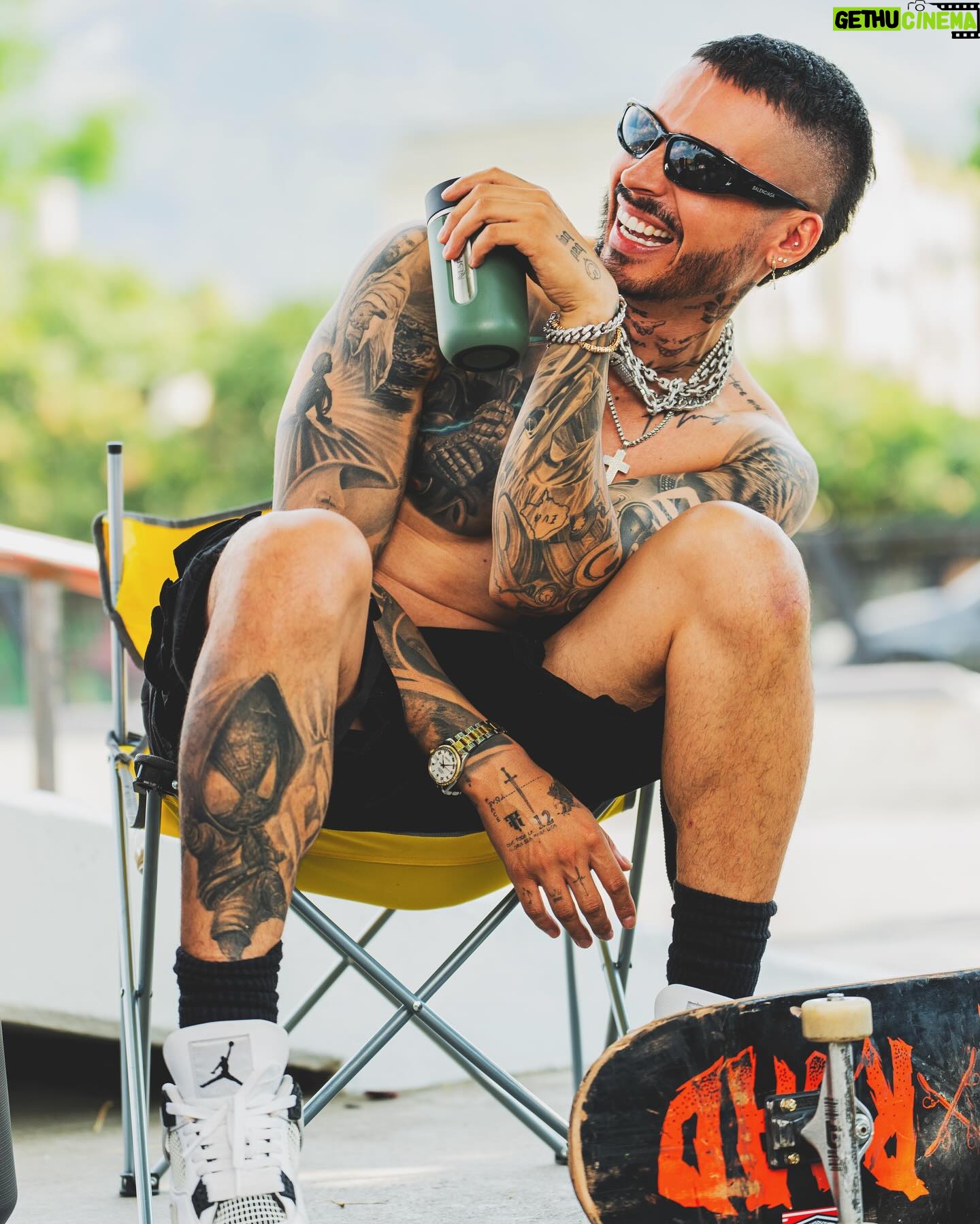 Reykon Instagram - Nunca he creído ni he dicho q soy mejor q alguien, solo sé q soy DISTINTO!