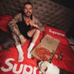 Reykon Instagram - Lo que viene es pa usted que nunca se me quitó!! GRACIAS OYÓ? Pille la 4 pa q se ría! #pizza #perros
