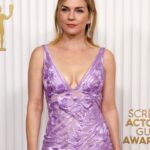 Rhea Seehorn Instagram - Dress up time! It was nothing but joy to get to hang with many of members of my #bettercallsaul family & celebrate last night at the @sagawards !!! Being honored by your peers is such a special thing. Congrats to all the winners, all the nominees, & all the actors out there working hard to keep doing what we love. Dress: @naeemkhannyc Jewelry: @kallatijewelry Clutch: @judithleiberny Shoes: @schutz Hair: @stevenmasonlife Makeup: @jamiemakeup Styling: @highheelprncess