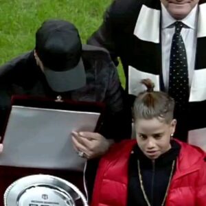 Ricardo Quaresma Instagram - Obrigado Besiktas ❤️🥰🦅🦅🦅 É por estas atitudes que já mais posso esquecer este clube!!! Obrigado Besiktas, obrigado fãs por todo este carinho,amor,respeito 🦅🦅🦅🦅