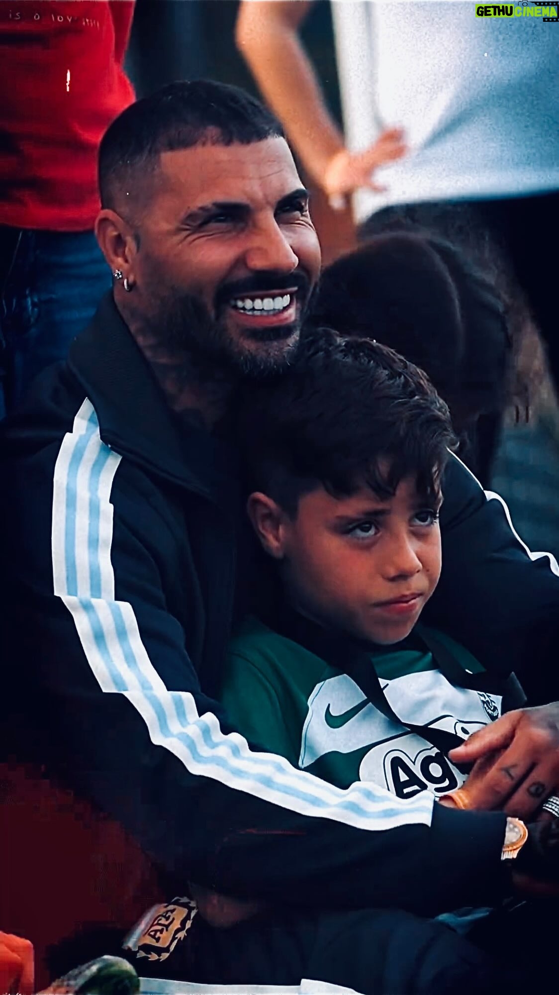 Ricardo Quaresma Instagram - Vai filho, voa! @ricky__quaresma 🎥 @rac.video