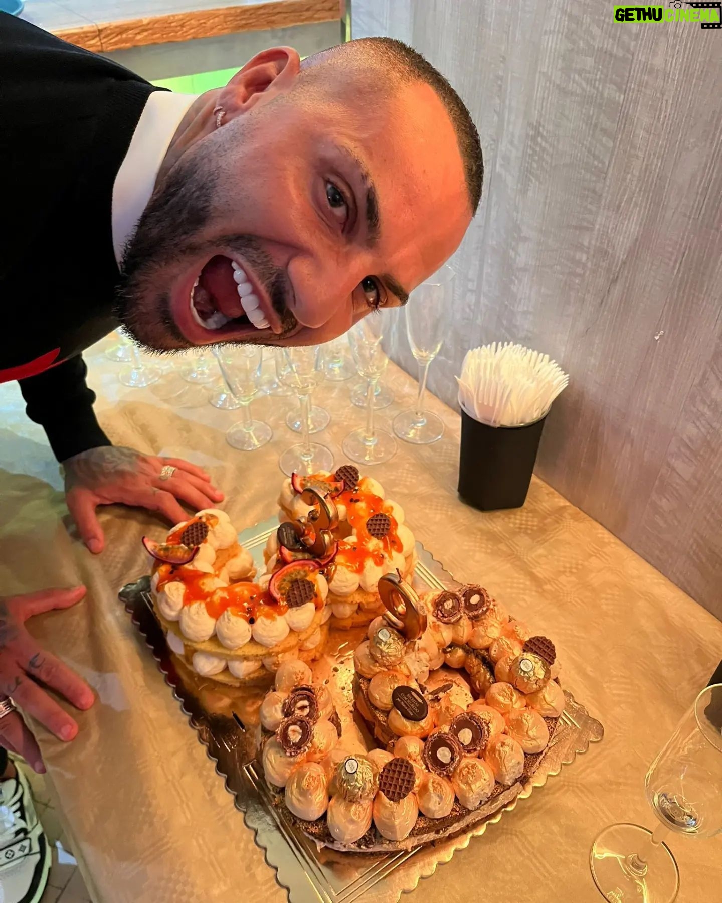 Ricardo Quaresma Instagram - Muito obrigado o todos pelas mensagens. Cada uma delas ajudou a fazer do meu aniversário um dia ainda mais feliz. A maravilha de bolo que está na fotografia é da autoria do @marcocosta22 o melhor bolo que a família já provou 😀