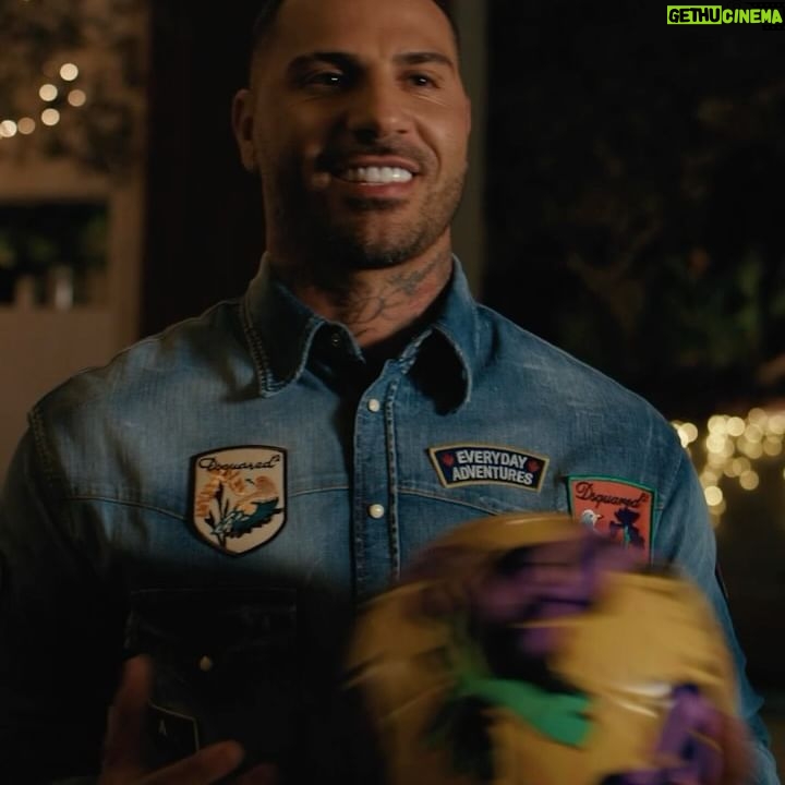Ricardo Quaresma Instagram - Dezembro rima com ✨ brilho ✨ e nada melhor do que começar com uma boa dose oferecida pelos 🌟 Embaixadores 🌟 da Liga Portugal. 🎄 Neste natal, a magia está na bola ⚽ e estes protagonistas ajudaram-nos a criar um vídeo que podia muito bem ser considerado um 🎞 𝑪𝒍𝒂́𝒔𝒔𝒊𝒄𝒐 natalício . Christmas rhymes with ✨ magic ✨ and there’s nothing better than starting with a good dose of it from the 🌟 Liga Portugal Ambassadors 🌟 🎄 This Christmas, the magic is in the ball ⚽ and these protagonists have helped us create a video that could already be considered a 🎞 Christmas classic #LigaPortugal #AMagiaEstáNaBola