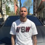 Ricardo Quaresma Instagram - Parabéns equipa. Fiquei muito feliz com a vitória de ontem. Mesmo não jogando, mesmo não sendo opção para o treinador, fico feliz pela equipa e pelos adeptos. Estou a fazer pelo Vitória tudo aquilo que me deixam fazer e mantenho a mesma vontade de conquistar desde o dia em que cheguei. Não vou perder a alegria que o jogo me dá nem a energia de todos os dias treinar para melhorar. Tão pouco vou mudar de personalidade só para agradar. Quando estou feliz nota-se. Quando estou infeliz também. Sou assim! E por mais vitórias que já tenha tido vou continuar sempre em busca das próximas nem que por vezes me metam injustamente o rótulo de "mau da fita" Amigos, o jogo ainda não acabou 🙂 Boa Páscoa para todos 🙏🏼