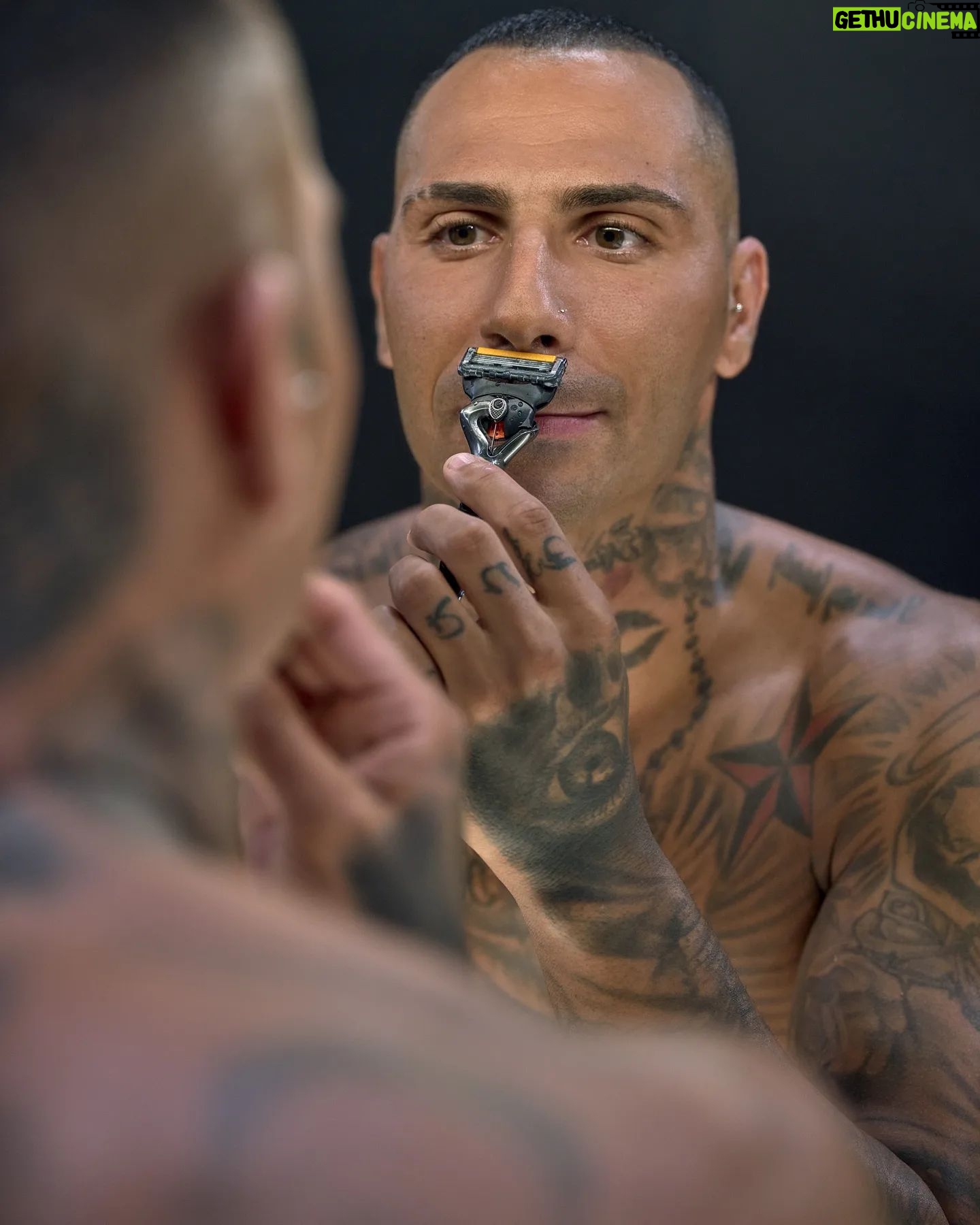Ricardo Quaresma Instagram - Para um barbear rente com máximo conforto e precisão, conto sempre com a minha máquina Proglide. Mostra a tua identidade, com Gillette. #GillettePt #ProGlide #MostraATuaIdentidade @gillette_pt