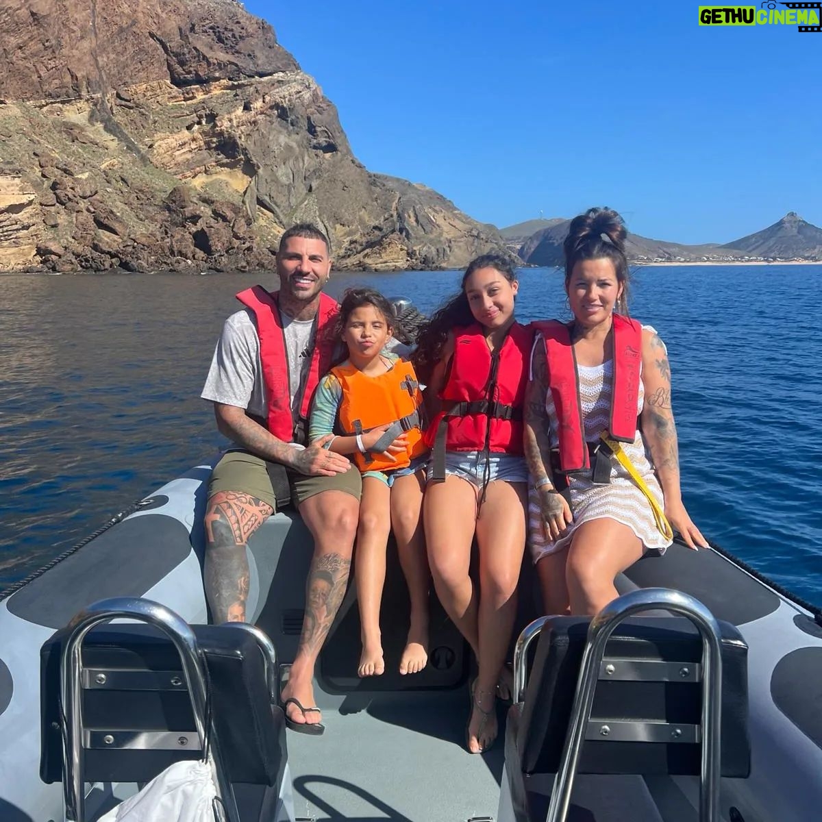 Ricardo Quaresma Instagram - Que bem se está no Porto Santo! 🏝 Belo passeio pelo oceano Atlântico. Obrigado Nélio e Júlio pela forma como receberam a bordo a minha família! 🚤 @visitmadeira #portosantoisland #themostbeautifuloceanspotsintheworld