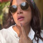 Richa Chadha Instagram - Voted! Voted against divisiveness, hate, bigotry and unprecedented corruption. Voted because my ancestors gave life blood to the freedom movement. Voted because it is a HARD WON right. Voted for the baby in my womb. It was hopeful, energised bunch of diligent people that stepped out in the heat to reaffirm their faith in the Indian constitution … some couldn’t even walk, but they showed up! So if you could have, but didn’t vote, you and I are no longer friends. ये चुनाव अलग था, हम सब जानते हैं क्यूँ। हमारे पूर्वजों ने भारत देश की आज़ादी के लिए ख़ून बहाया, किस लिये? ताकि आप और मैं स्वच्छंद जीवन जी सके। मतदान हमारा संवैधानिक अधिकार है। अगर फ्री एंड फेयर इलेक्शन ना हो, तो भारत लोकतांत्रिक देश नहीं, बर्बाद देश ही बन सकता है। वोट से चोट करो। अपनी आवाज़ बुलंद करो। ना सिर्फ़ अपने पूर्वजों के लिए, बल्कि आने वाली पीढ़ी के लिए भी। #UngliKaro #VoteSeChotKaro