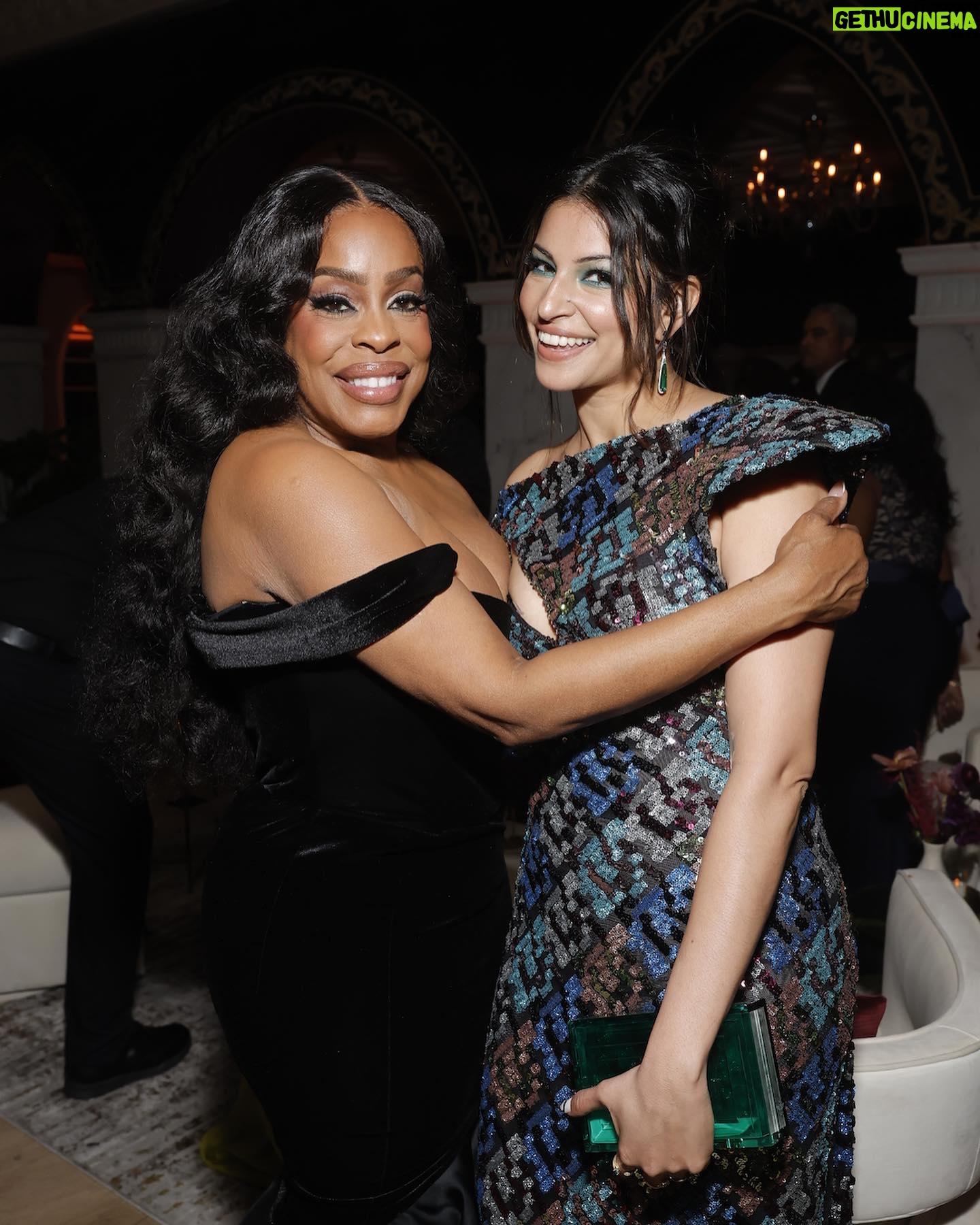 Richa Shukla Moorjani Instagram - @marcbouwer ๐ ๐ธ Getty for Netflix Emma McIntyre/Natasha Campos/Charley Gallay and Stewart Cook/Disney @styledbyambika @josephchase @antonmakeup Clutch| @lilianafshar Jewelry| @onkamal @levian_jewelry @anabelechan