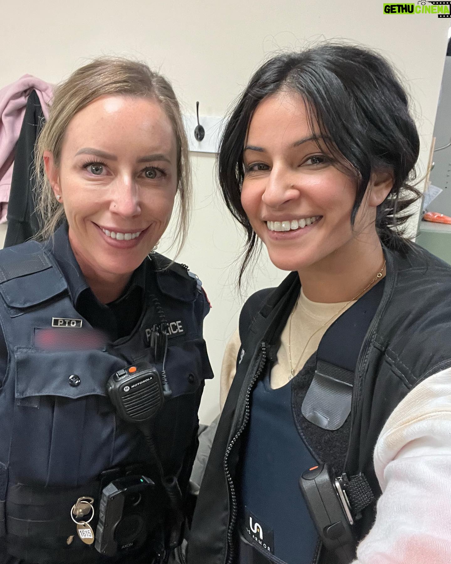 Richa Shukla Moorjani Instagram - All 10 episodes of @fargo installment 5 are now streaming on @hulu 🥹 go watch and then enjoy this BTS Shoutouts: Slide 4- real life superwoman/cop I had the privilege of shadowing before shooting 🙏🏽👮🏽 @rumbleboxing @frisofokkinga_pt for helping me to feel strong and badass 🥊 @save_the_duck @noizeoriginal @wuxly__ for keeping me warm without harming a single animal 🌱 ❄️ my baby 🐶 for braving the 6 month long winter , and @canadapooch for keeping him cozy 🥶