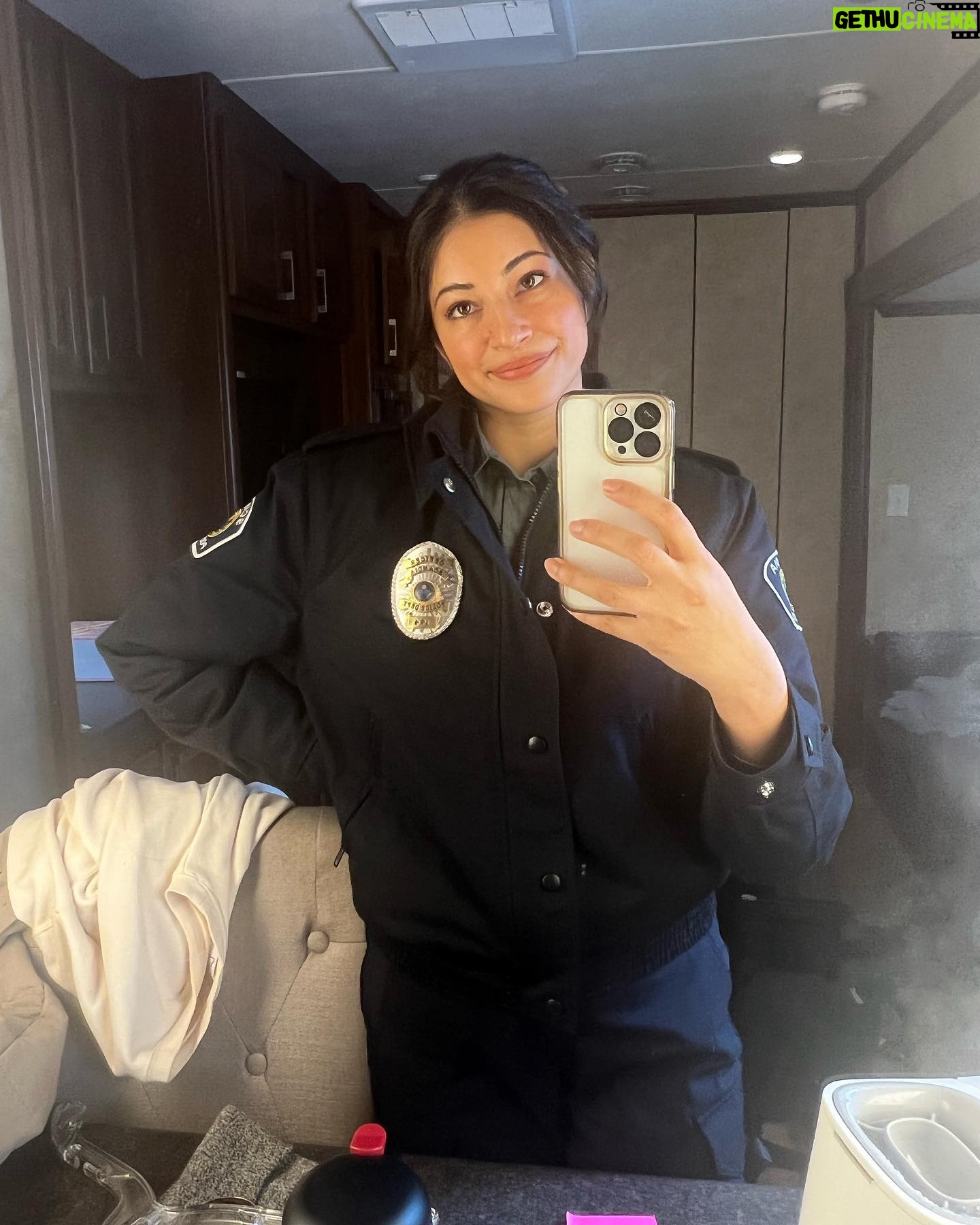 Richa Shukla Moorjani Instagram - All 10 episodes of @fargo installment 5 are now streaming on @hulu 🥹 go watch and then enjoy this BTS Shoutouts: Slide 4- real life superwoman/cop I had the privilege of shadowing before shooting 🙏🏽👮🏽 @rumbleboxing @frisofokkinga_pt for helping me to feel strong and badass 🥊 @save_the_duck @noizeoriginal @wuxly__ for keeping me warm without harming a single animal 🌱 ❄️ my baby 🐶 for braving the 6 month long winter , and @canadapooch for keeping him cozy 🥶