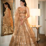 Richa Shukla Moorjani Instagram - @seemagujraldesign thank you for letting me wear this breathtaking work of art 💛 - 📸 @cibellelevi Stylist: @styledbyambika Hair: @virginie.pineda Makeup: @thegabriellealvarez 💎: @notandas_jewellers PR: @aaayeshamehta Tailoring: @mrs.jun.tailor Special shout out to @beverlyhilton 🙏🏽