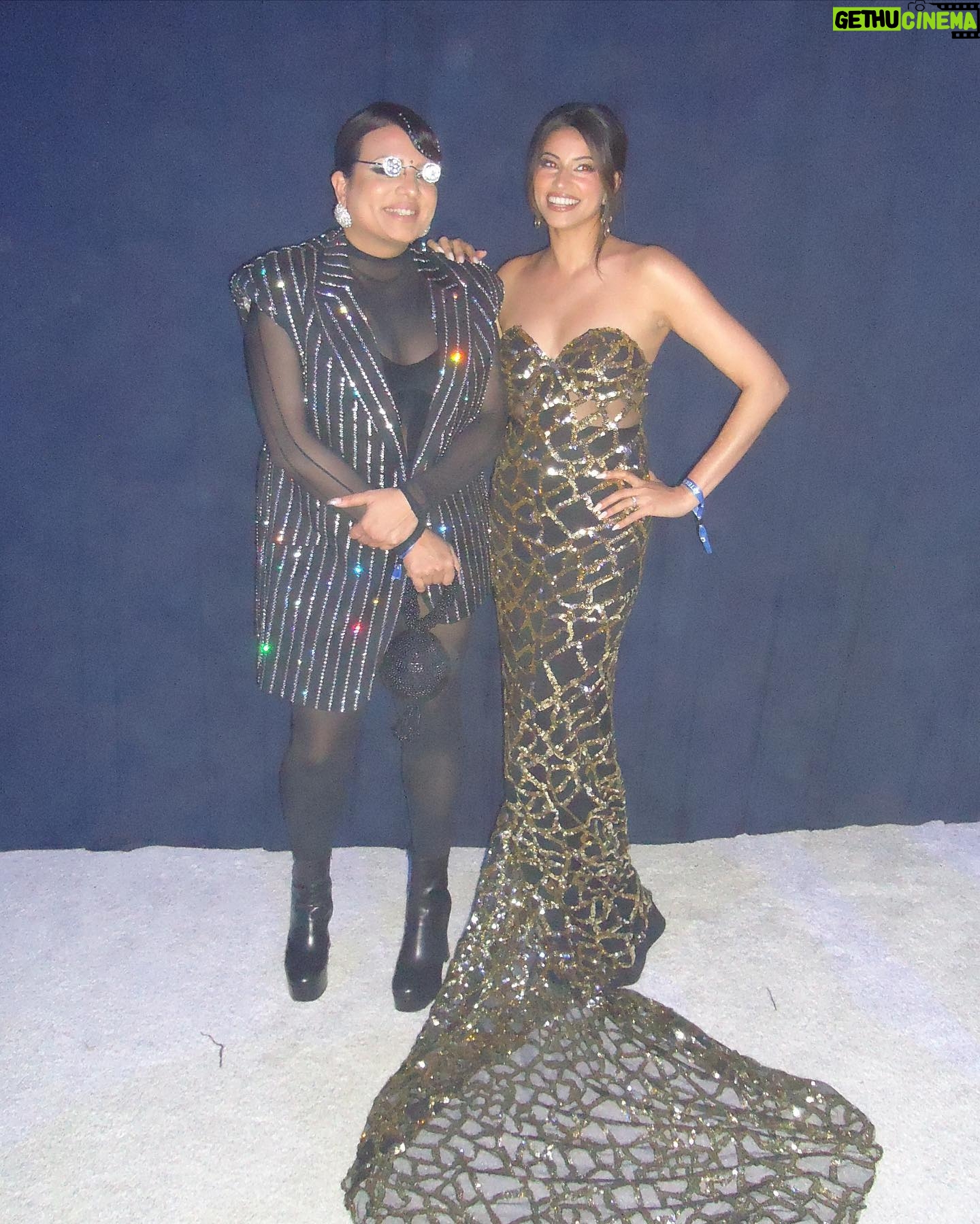 Richa Shukla Moorjani Instagram - #EJAFOscars in @marcbouwer π€ Thank you @ejaf @eltonjohn @davidfurnish @nph @dbelicious tiffanyhaddish @__Gabriels__ Makeup @thegabriellealvarez using @sahursartbeauty Hair @kattthompson Stylist | @styledbyambika Style Team| @mrs.Jun.tailor @sarahmgibsonn Clutch| @auvrelifestyle Earrings| @hanut101 Rings| @levian_jewelry @davidyurman Shoes| @aeranewyork (vegan π) Photos @gettyentertainment and my 15 year old digital cam π·