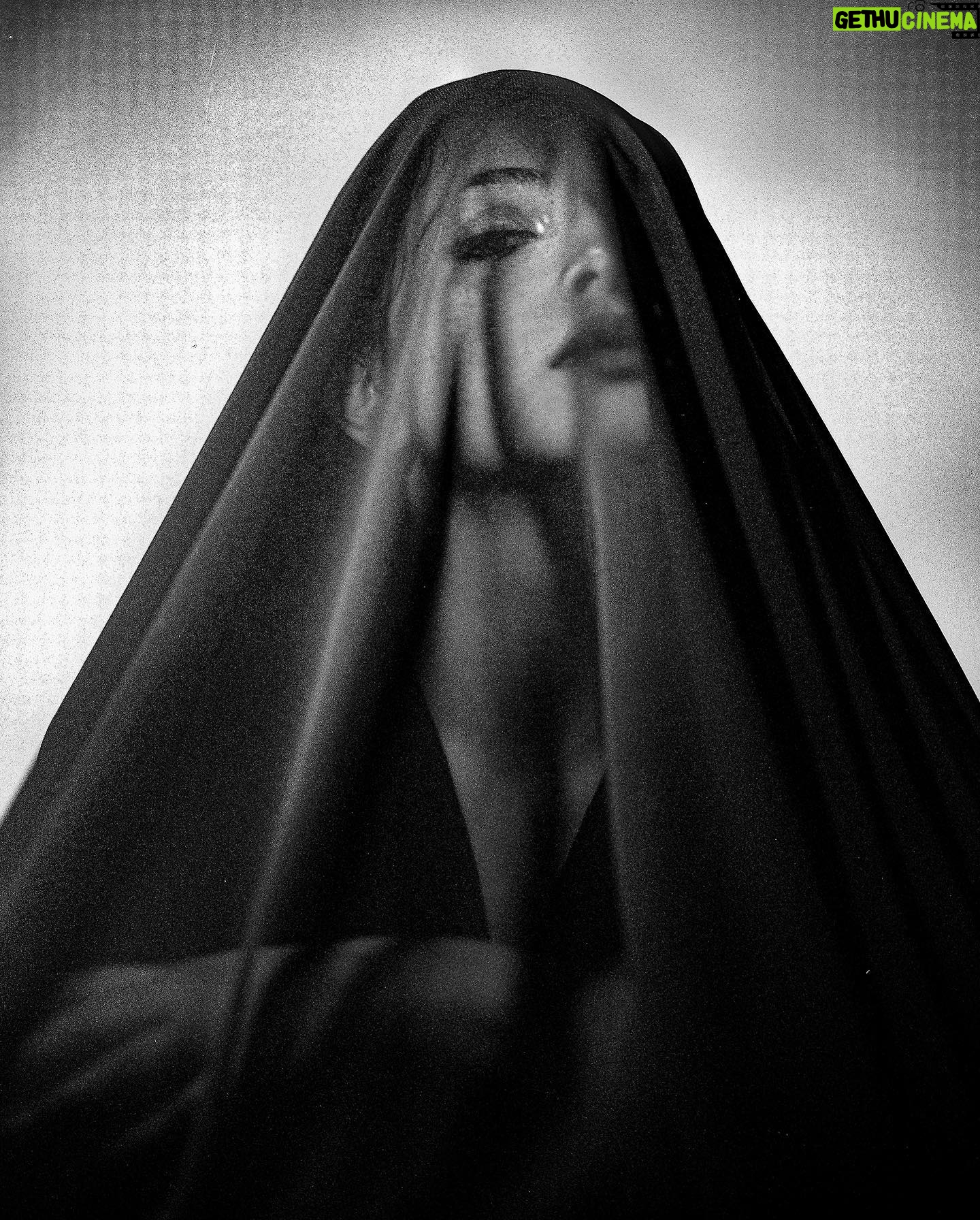 Richa Shukla Moorjani Instagram - I’ve never been more excited or proud to share anything than this - my wildly brilliant and unimaginably talented little sister @SheherazaadOfficial revealed her masterpiece of a debut album, “Qasr” (produced by the genius @aroojaftab ) today - available on Spotify/Apple. 🤲🏽🙏🏽 and it couldn’t have come at a more urgent time as an explicit call for the end of cultural erasure I’ve watched her since she was about 5 years old shock every human around her with her prodigious artistry, while she continued to cultivate and refine her voice as a performer, artist and activist. She has stayed unapologetically true to herself and her unique ways of expression, despite everyone around her and the industry telling her to essentially cater to and be more accessible to a Eurocentric audience- something she has vehemently rejected in her fervent mission to reclaim our culture and homeland. In a time where we have basically been starved of *real* music with live orchestration combined with evocative lyrics that heal and inspire imagination, this genre-defying album is like an intoxicating tonic for the immigrant and diasporic soul. She will hate me for posting this and revealing that she’s my sister, but don’t care, I’m unashamedly her biggest fan 🖤 “The album, produced by @AroojAftab and released via @ErasedTapesRecords, takes the listener on a journey through delicate flamenco guitar lines coupled with smoky vocals; jaunty, mischievous cinematic stringscapes; followed by nostalgic palm tree surf-rock; and finishes with a tumultuous culmination of intricate, playful, and frequently surprising orchestrations. ‘A haunting commentary on displacement, immigration and imagined homelands’— Vogue India “ “This is about delighting in our wickedness, especially as gender expansive people, where we’ve previously had little control over our sonic narrative in Hindi and Urdu music.” - @sheherazaadofficial