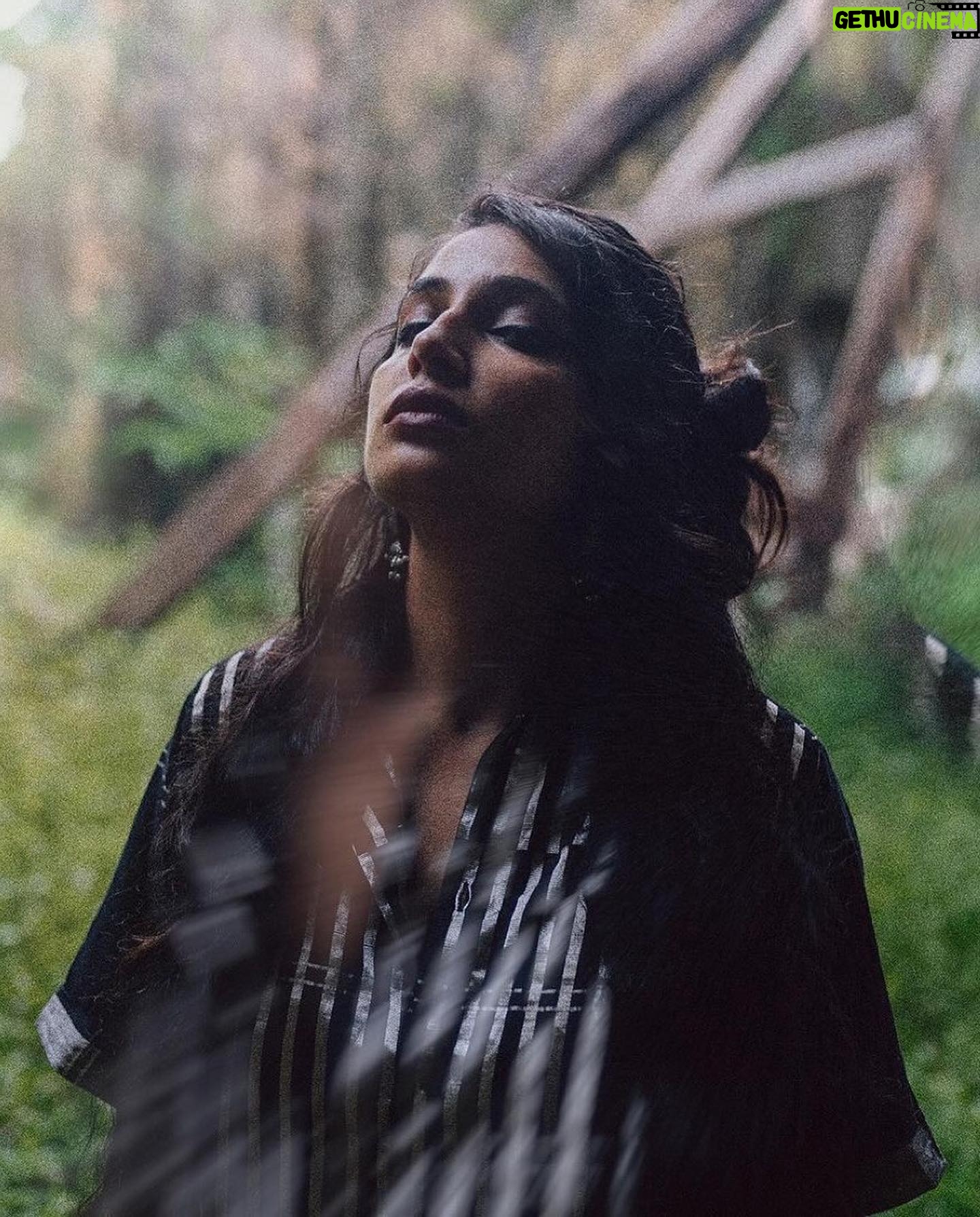 Richa Shukla Moorjani Instagram - I’ve never been more excited or proud to share anything than this - my wildly brilliant and unimaginably talented little sister @SheherazaadOfficial revealed her masterpiece of a debut album, “Qasr” (produced by the genius @aroojaftab ) today - available on Spotify/Apple. 🤲🏽🙏🏽 and it couldn’t have come at a more urgent time as an explicit call for the end of cultural erasure I’ve watched her since she was about 5 years old shock every human around her with her prodigious artistry, while she continued to cultivate and refine her voice as a performer, artist and activist. She has stayed unapologetically true to herself and her unique ways of expression, despite everyone around her and the industry telling her to essentially cater to and be more accessible to a Eurocentric audience- something she has vehemently rejected in her fervent mission to reclaim our culture and homeland. In a time where we have basically been starved of *real* music with live orchestration combined with evocative lyrics that heal and inspire imagination, this genre-defying album is like an intoxicating tonic for the immigrant and diasporic soul. She will hate me for posting this and revealing that she’s my sister, but don’t care, I’m unashamedly her biggest fan 🖤 “The album, produced by @AroojAftab and released via @ErasedTapesRecords, takes the listener on a journey through delicate flamenco guitar lines coupled with smoky vocals; jaunty, mischievous cinematic stringscapes; followed by nostalgic palm tree surf-rock; and finishes with a tumultuous culmination of intricate, playful, and frequently surprising orchestrations. ‘A haunting commentary on displacement, immigration and imagined homelands’— Vogue India “ “This is about delighting in our wickedness, especially as gender expansive people, where we’ve previously had little control over our sonic narrative in Hindi and Urdu music.” - @sheherazaadofficial