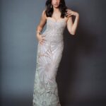 Richa Shukla Moorjani Instagram - A dream to wear this exquisite piece from @simkhai for @criticschoice 💎🌟 Styling @itsamandalim Hair @kattthompson Makeup @thegabriellealvarez Jewels @mindimondny @dena_kemp 👛 @mae_cassidy 👠 @aeranewyork 📸 @cibellelevi