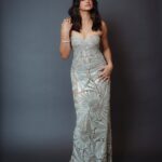 Richa Shukla Moorjani Instagram - A dream to wear this exquisite piece from @simkhai for @criticschoice 💎🌟 Styling @itsamandalim Hair @kattthompson Makeup @thegabriellealvarez Jewels @mindimondny @dena_kemp 👛 @mae_cassidy 👠 @aeranewyork 📸 @cibellelevi