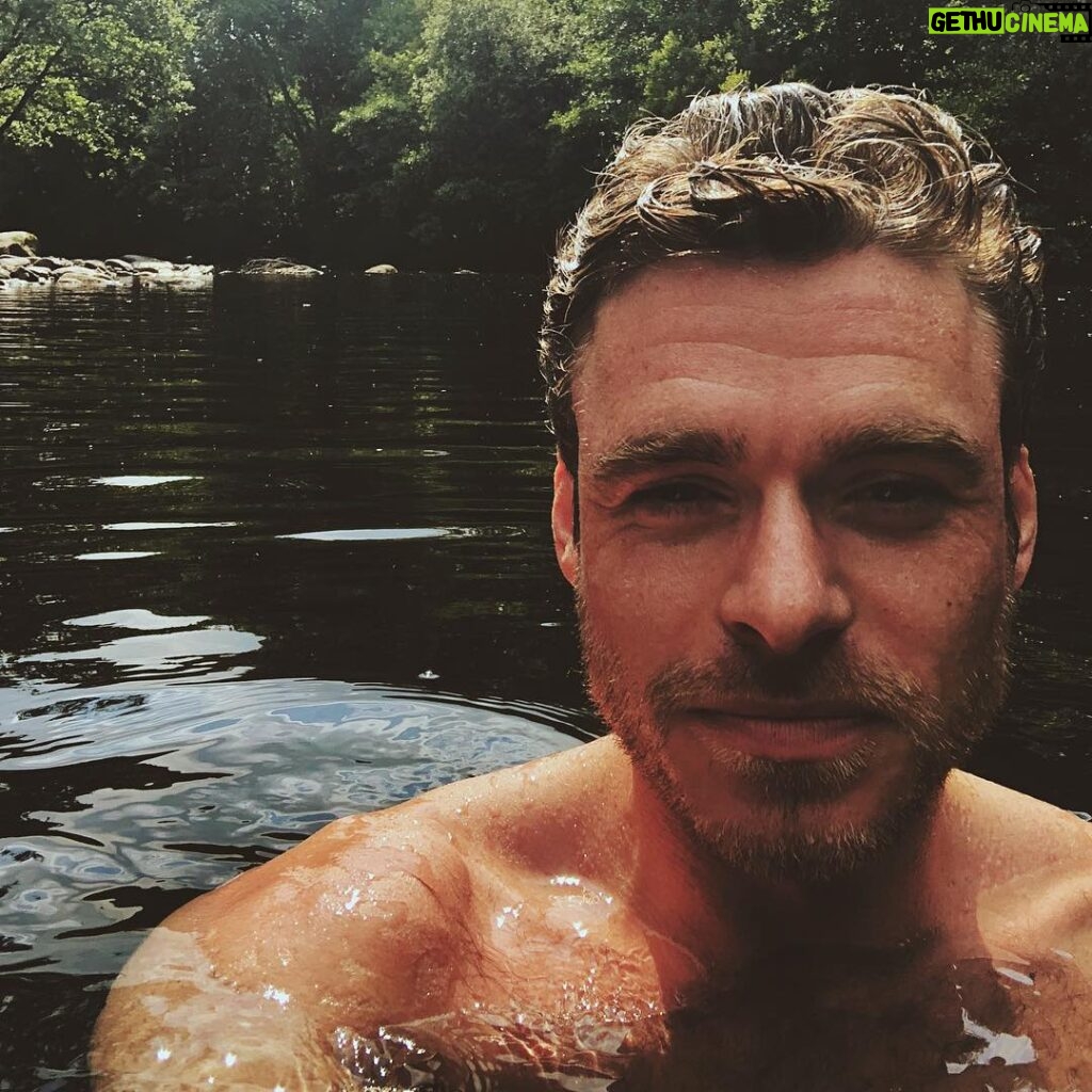 Richard Madden Instagram - Wild swimming in Devon 💙