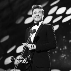 Richard Madden Instagram - Honoured to receive the NTA for Best Drama Performance and thrilled Bodyguard took home Best New Drama too!! Massive thank you to everyone that voted and made that huge smile on my face!!😄🙌🏻
Also thank you to Danny DeVito for presenting the award to me!