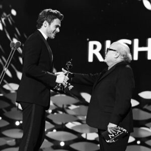 Richard Madden Instagram - Honoured to receive the NTA for Best Drama Performance and thrilled Bodyguard took home Best New Drama too!! Massive thank you to everyone that voted and made that huge smile on my face!!😄🙌🏻
Also thank you to Danny DeVito for presenting the award to me!