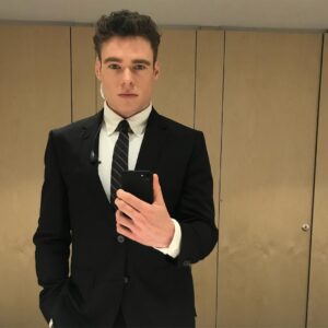 Richard Madden Instagram - If David Budd did selfies collection...
#Bodyguard
@bbcone 
Finale this Sunday 9pm!!