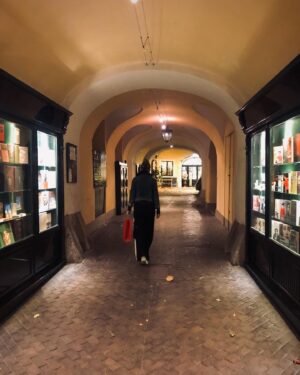 Ricky Gervais Instagram - Jane shopping with all her friends in Vienna.