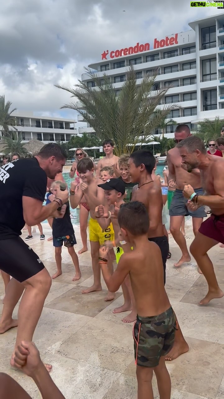 Rico Verhoeven Instagram - Love to help people workout, get to their goals and have fun at the same time, that’s one of the reasons I became part of @thekickboxingsociety 💪🏻 check out where the nearest “KICKBOXING SOCIETY” is for you 🥊