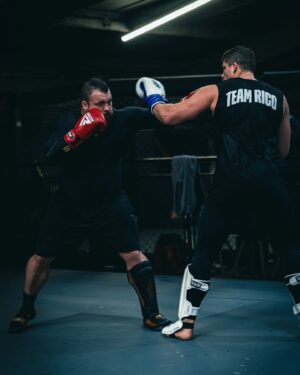 Rico Verhoeven Instagram - Training with the big boys 💪🏻🔥🥊

📸 by @adamniker