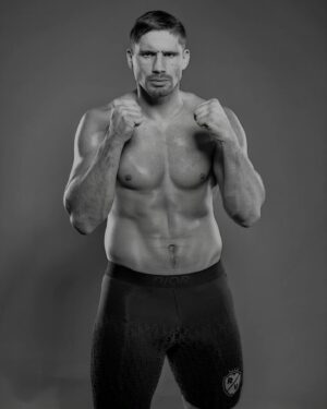 Rico Verhoeven Instagram - RICO X DIOR
Finally after months of work I can proudly announce my collaboration with @dior 
@mrkimjones and his team did an amazing job of making these tights comfortable and luxurious. 
Feeling really honered to be the second fighter after @kingryan that DIOR made an fight kit for. 🙏🏻

But this is not the full kit........saturday I will showcase the rest.

Stay tuned 🤩