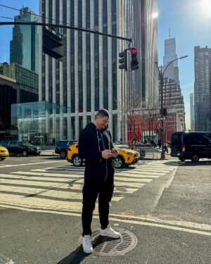 Rico Verhoeven Instagram - NYC was 🔥
it's such a blessing to be able to travel for work and have fun at the same time......on the outside I look better than I feel on the inside, still super tired from the @glorykickboxing Grand Prix so thats why every chance I got I was sleeping 🤣 
Excited for whats next 🤯🔥💪🏻

Keep you posted