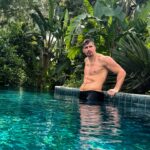 Rico Verhoeven Instagram – Quick snap shot during my swim workout…..I find swimming such a tough workout, when I see pro’s swim they cut through the water like a 🐬……..people look at me when I’m swimming and think I’m drowning 🤣 
Shall I post the video? 🤣