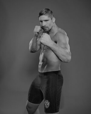 Rico Verhoeven Instagram - RICO X DIOR
Finally after months of work I can proudly announce my collaboration with @dior 
@mrkimjones and his team did an amazing job of making these tights comfortable and luxurious. 
Feeling really honered to be the second fighter after @kingryan that DIOR made an fight kit for. 🙏🏻

But this is not the full kit........saturday I will showcase the rest.

Stay tuned 🤩