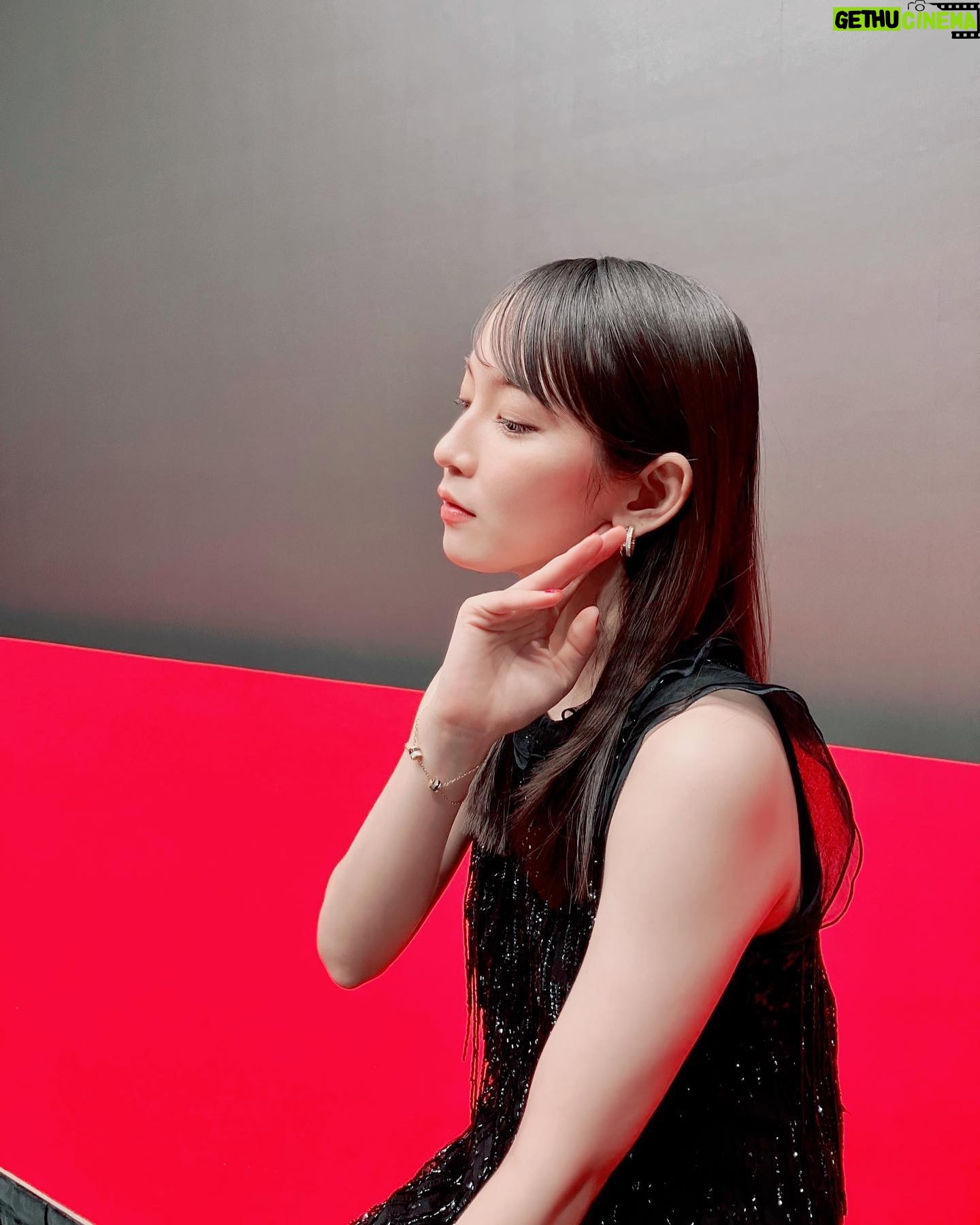 Riho Yoshioka - 171K Likes - 映画"怪物の木こり"
Japan premier🐈⬛◾️🫦🧛🏻♀️🍫Halloween仕様,
12月1日公開!
dress @emporioarmani
jewelry @boucheron
@warnerjp_official
#映画 #怪物の木こり #ハロウィン