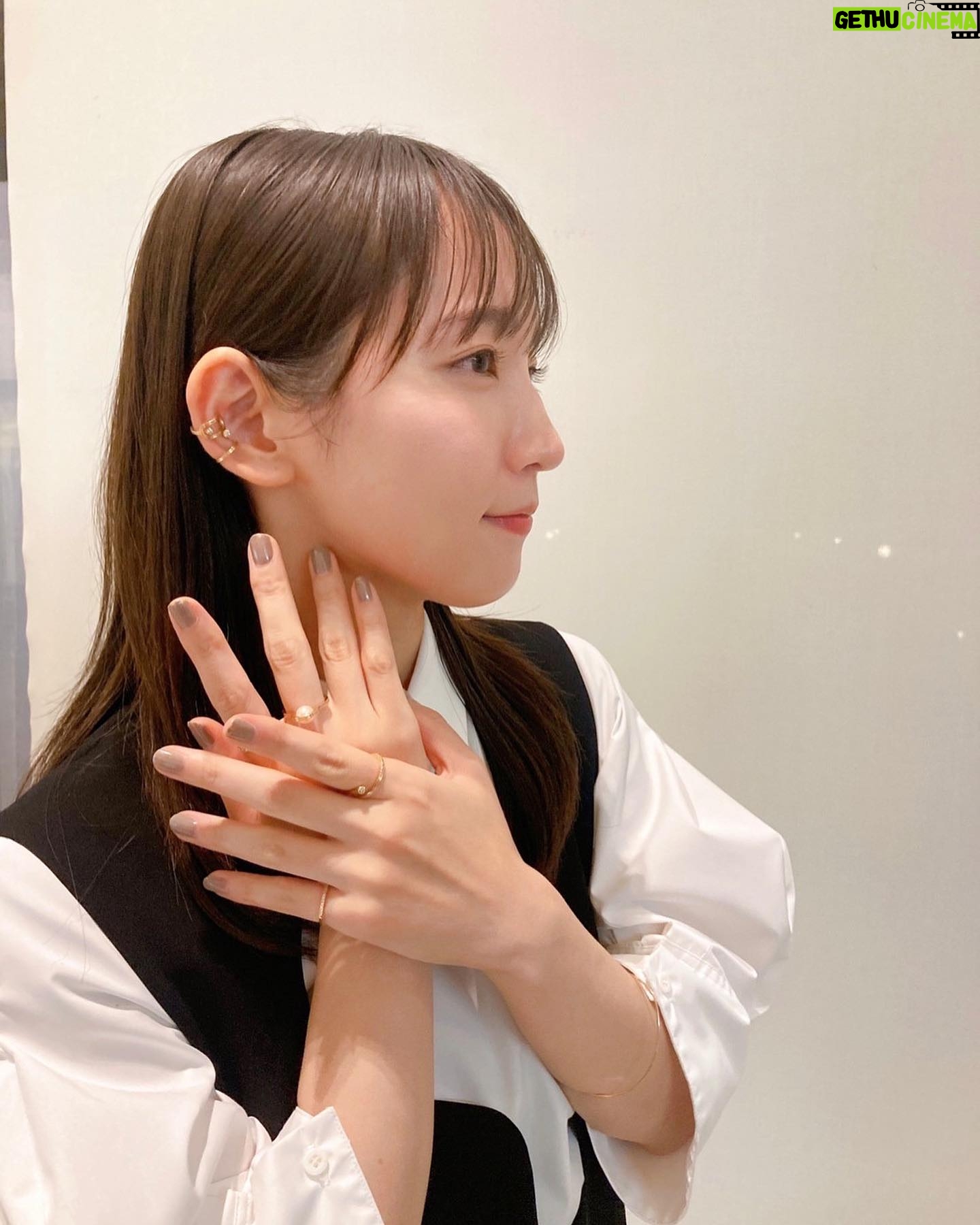 Riho Yoshioka Instagram - 『時をかけるな、恋人たち』新キャスト 西垣匠君と明日番宣出演します🐈⬛🐈⬛ ドラマでは懐っこくて可愛い西垣君の魅力がたっぷり詰まってます!西垣君ファンの方もお楽しみに。 "FNSドラマ対抗お宝映像アワード"2023秋。 明日25日20時〜 withじろうさん🐈 あ、勿論じろうさんファンの方もお楽しみに! @sho_nishigaki_official @sissonne_jiro #ドラマ #トキコイ #時をかけるな恋人たち シャツ.ワンピース @enfold_official ネックレス.ピアス.イヤカフ @eney_jewelry @hirotakajewelry