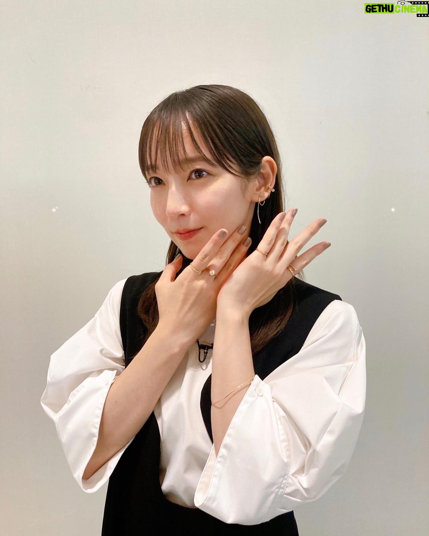 Riho Yoshioka Instagram - 『時をかけるな、恋人たち』新キャスト 西垣匠君と明日番宣出演します🐈⬛🐈⬛ ドラマでは懐っこくて可愛い西垣君の魅力がたっぷり詰まってます!西垣君ファンの方もお楽しみに。 "FNSドラマ対抗お宝映像アワード"2023秋。 明日25日20時〜 withじろうさん🐈 あ、勿論じろうさんファンの方もお楽しみに! @sho_nishigaki_official @sissonne_jiro #ドラマ #トキコイ #時をかけるな恋人たち シャツ.ワンピース @enfold_official ネックレス.ピアス.イヤカフ @eney_jewelry @hirotakajewelry