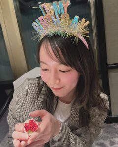 Riho Yoshioka Instagram - お誕生日のメッセージ, 沢山ありがとうございました🎂🍓 とても嬉しかったです。 支えられてるんだなって改めて感じました。 今年は大きな変化のある年になります。 難しい事が立ちはだかる毎日ですが 日々悩みながら、どうしたら一番作品を見て下さる方に 楽しんで貰えるかなと模索している所です。 色々と皆様にご報告することも控えていますので、 春先頃まで見守って頂けたらなと。 ずっと夢だったことへの実現に向けても 少しずつですが動き出しています。 心はいつでもプラスな場所へ、見て下さる方への愛情と挑戦していく気持ちで溢れています。 では今日も撮影頑張ってきます！