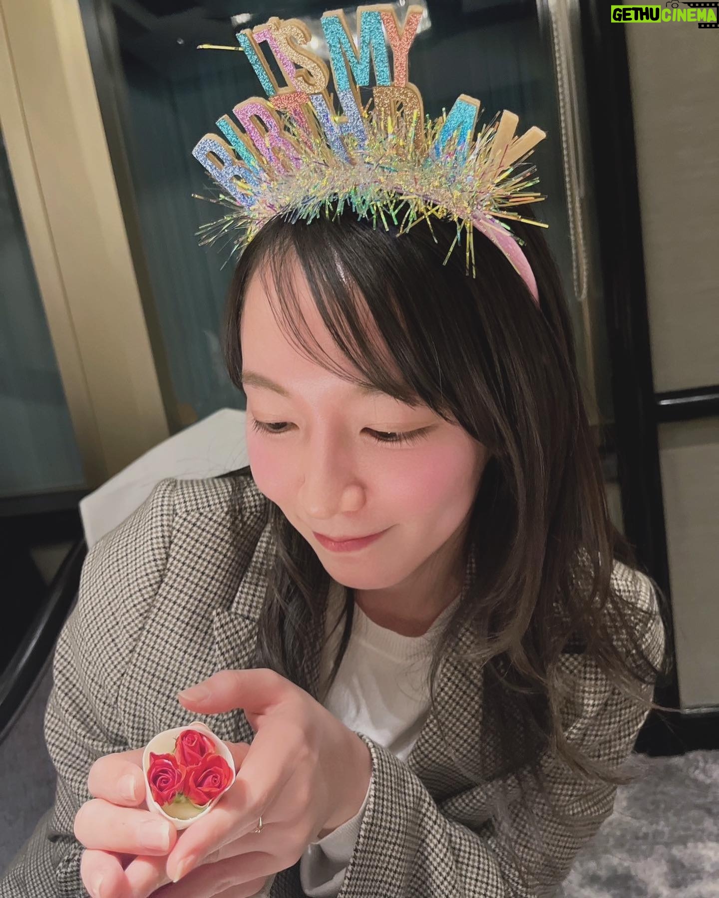 Riho Yoshioka - 196.9K Likes - お誕生日のメッセージ,
沢山ありがとうございました🎂🍓
とても嬉しかったです。
支えられてるんだなって改めて感じました。
今年は大きな変化のある年になります。
難しい事が立ちはだかる毎日ですが
日々悩みながら、どうしたら一番作品を見て下さる方に
楽しんで貰えるかなと模索している所です。
色々と皆様にご報告することも控えていますので、
春先頃まで見守って頂けたらなと。
ずっと夢だったことへの実現に向けても
少しずつですが動き出しています。
心はいつでもプラスな場所へ、見て下さる方への愛情と挑戦していく気持ちで溢れています。
では今日も撮影頑張ってきます!