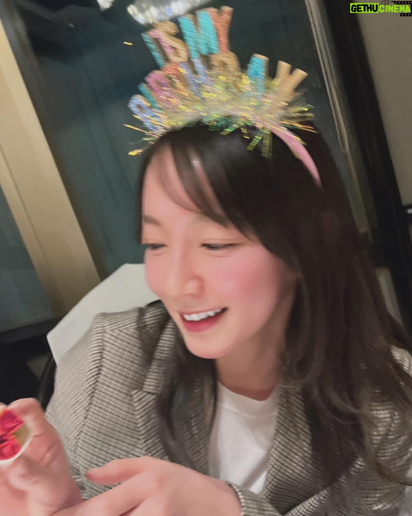 Riho Yoshioka - 196.9K Likes - お誕生日のメッセージ,
沢山ありがとうございました🎂🍓
とても嬉しかったです。
支えられてるんだなって改めて感じました。
今年は大きな変化のある年になります。
難しい事が立ちはだかる毎日ですが
日々悩みながら、どうしたら一番作品を見て下さる方に
楽しんで貰えるかなと模索している所です。
色々と皆様にご報告することも控えていますので、
春先頃まで見守って頂けたらなと。
ずっと夢だったことへの実現に向けても
少しずつですが動き出しています。
心はいつでもプラスな場所へ、見て下さる方への愛情と挑戦していく気持ちで溢れています。
では今日も撮影頑張ってきます!