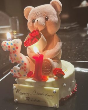 Riho Yoshioka Instagram - お誕生日のメッセージ,
沢山ありがとうございました🎂🍓
とても嬉しかったです。
支えられてるんだなって改めて感じました。

今年は大きな変化のある年になります。
難しい事が立ちはだかる毎日ですが
日々悩みながら、どうしたら一番作品を見て下さる方に
楽しんで貰えるかなと模索している所です。
色々と皆様にご報告することも控えていますので、
春先頃まで見守って頂けたらなと。

ずっと夢だったことへの実現に向けても
少しずつですが動き出しています。
心はいつでもプラスな場所へ、見て下さる方への愛情と挑戦していく気持ちで溢れています。

では今日も撮影頑張ってきます！