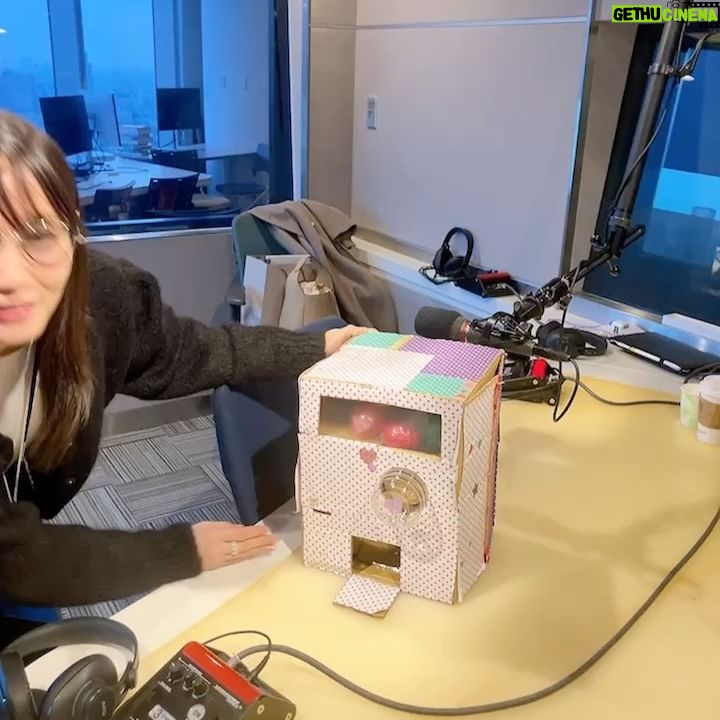 Riho Yoshioka - 149.1K Likes - ラジオチームがガチャポンを作ってくれました。
とってもかわいい🍓
カプセル開けると手紙とか入っててぐっとくるプレゼントでした…
呼び方地方によって違うよね?ガシャポン、ガチャガチャ
今年も"ラジオ UR lifestyle college"をよろしくお願いします!
@lifestyle_ur813
#1月15日
#🍓の日