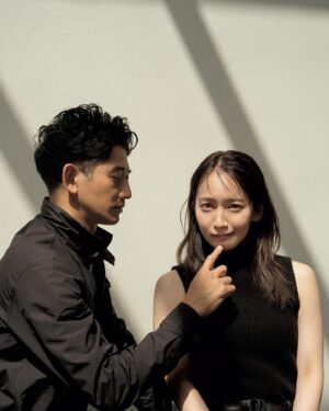 Riho Yoshioka Instagram - GINZA @ginzamagazine 

廻✖️翔LOOK

本日はいよいよ2人の逃避行が始まる第6話👫
個人的にグンと面白くなりだす回です！
ぜひ23時から〜

舞台行ってきますっ

@nagayama.eita 
@kadora_11 
#時をかけるな恋人たち