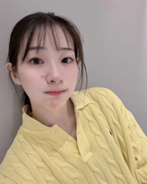 Rika Adachi Instagram - ニキビできちゃった🫨
フィルターをも突き抜けるニキビさん…
いらっしゃい笑

さて。
明後日はいよいよ

とよフェス×手話
SONG OF SIGN vol.3
For SDGs in豊岡

5/19(日) 開場12:30 開演13:30
会場 豊岡市民会館文化ホール

初の総合司会です☺️
そしてこの日のために、かおりん先生に改めて僕耳を習いました。
今までと違った表現になるかもです！
お楽しみに🩵

当日券も出るみたい！
なので、気になってる方はぜひ会場にいらしてください〜🥺🌱