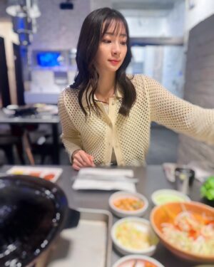 Rika Adachi Instagram - 사랑해요〜^^

涙の女王ラスト1話まできたー🫠
ユン🤬ユン🤬ユン🤬って気持ちですけど、さてさて最後はどうなるのか🤍

ヒョヌとヘインが可愛すぎて夢中です🥰

終わったら次何見よ〜