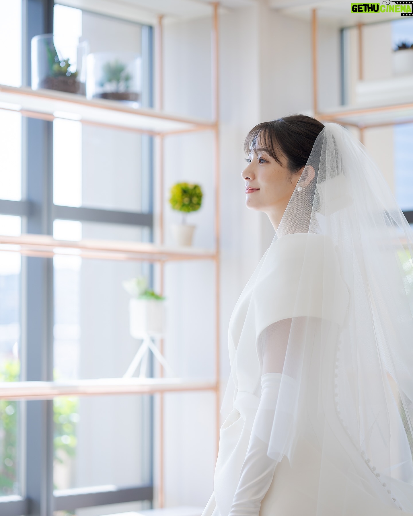 Rika Adachi - 3 Likes - 本日
ウエディングブック発売しています!
@weddingdress_official
エマリーエのお話をたくさんさせていただきました☺️
エマ先生とも対談してます!
@emarie_wedding
ぜひご覧ください!
ちなみに…
オートクチュールだったので、私の名前がドレスに🤍
御守りみたいでした🥰
@anniversaire_minatomirai
@anniversaire_official
#エマリーエ #ウエディングブック #アニヴェルセルみなとみらい横浜 #アニヴェルセル #anniversaries